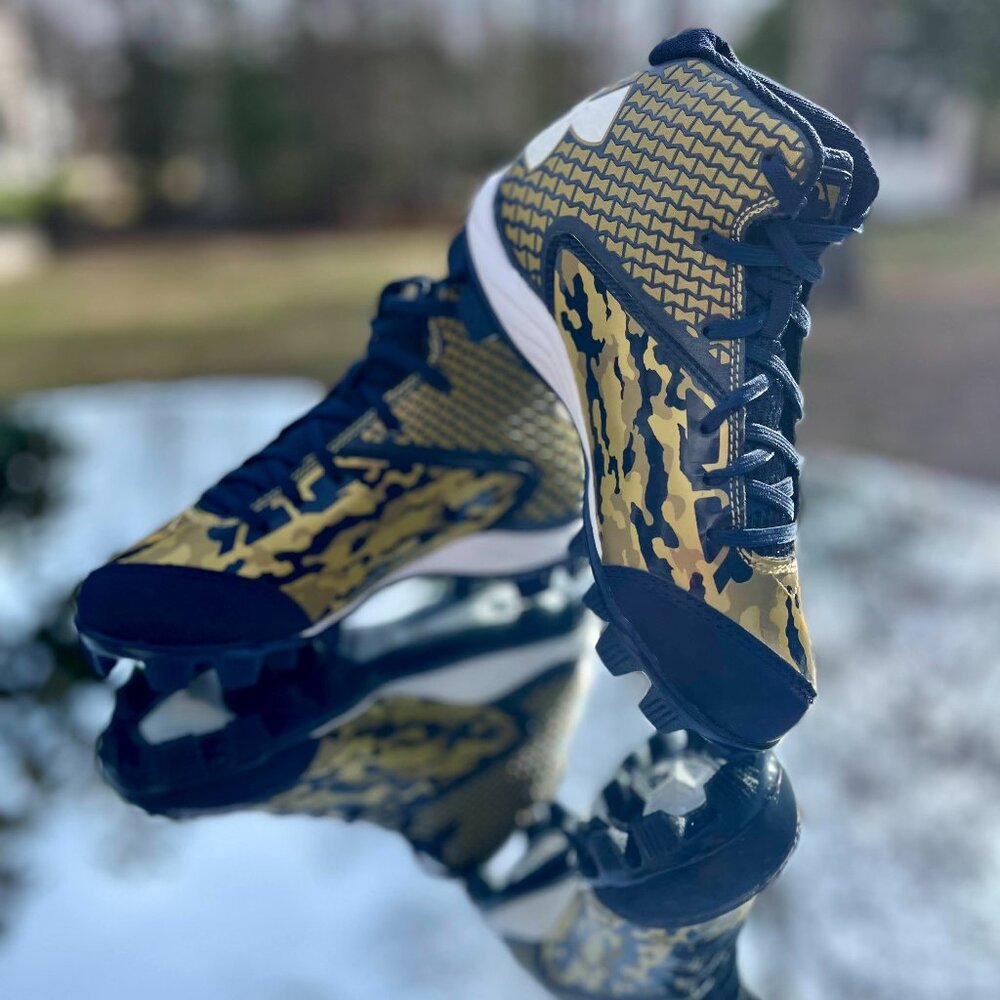 Under Armour Navy and Gold Camouflage Baseball Cleats in Size 2-Youth